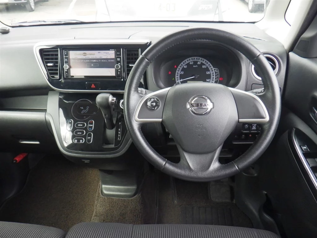 Nissan Dayz Roox  с аукциона в Японии