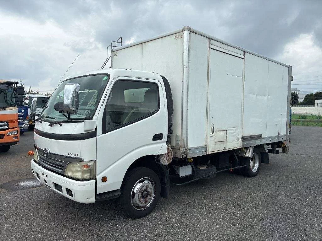Toyota Dyna  с аукциона в Японии