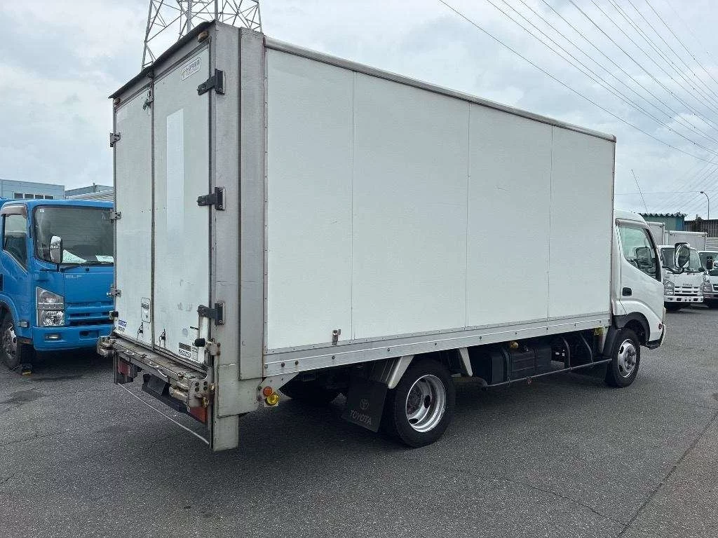 Toyota Dyna  с аукциона в Японии