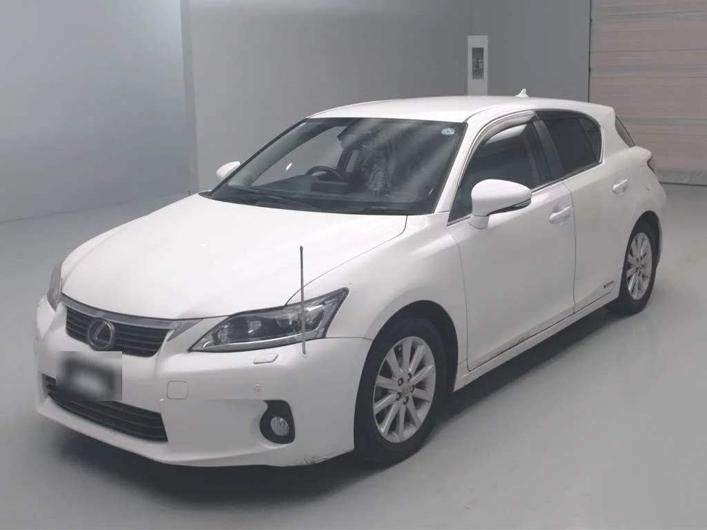 Lexus CT200h  с аукциона в Японии