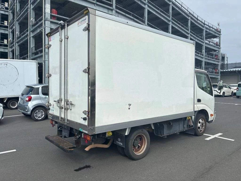 Toyota Dyna  с аукциона в Японии