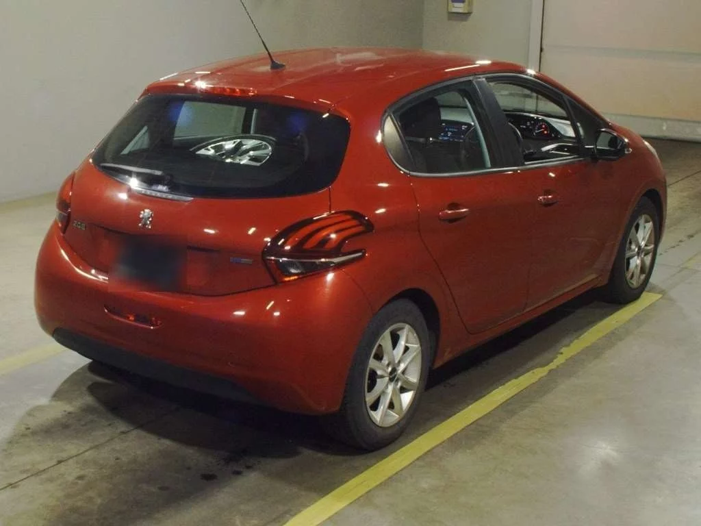Peugeot 208  с аукциона в Японии