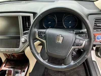 Toyota CROWN HYBRID
