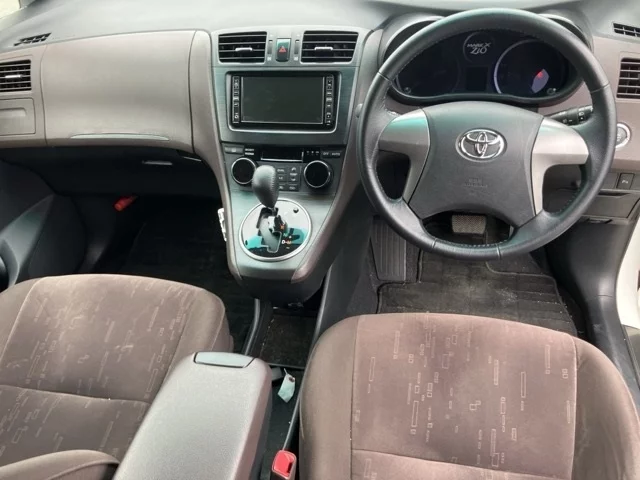 Toyota Mark X Zio  с аукциона в Японии