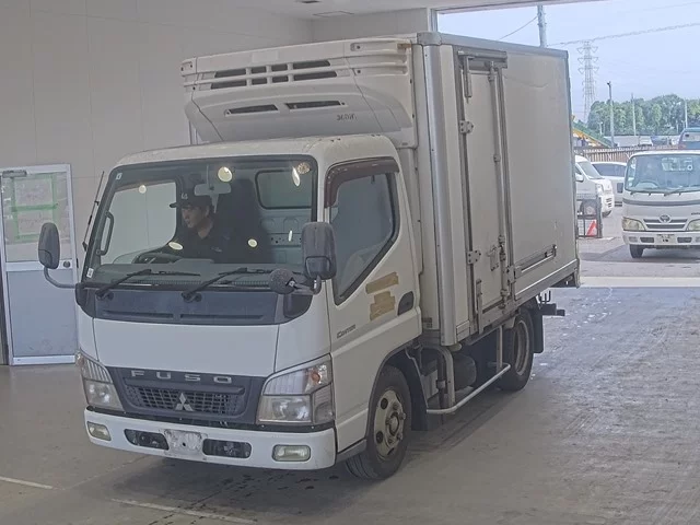 Mitsubishi Fuso Canter  с аукциона в Японии