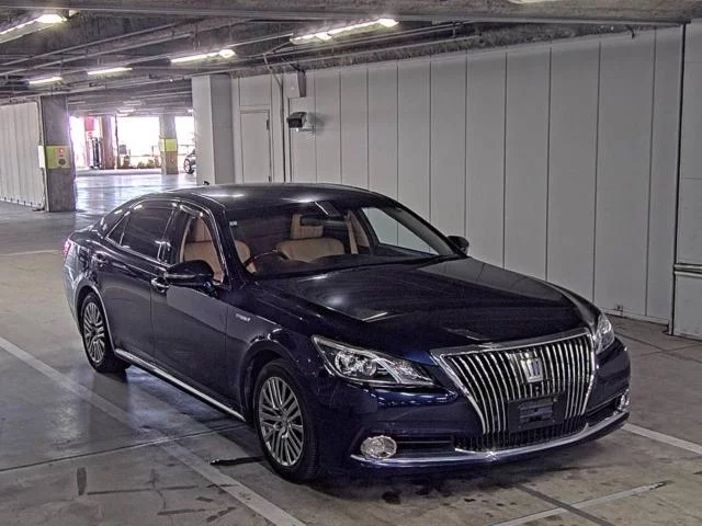 Toyota CROWN MAJESTA  с аукциона в Японии