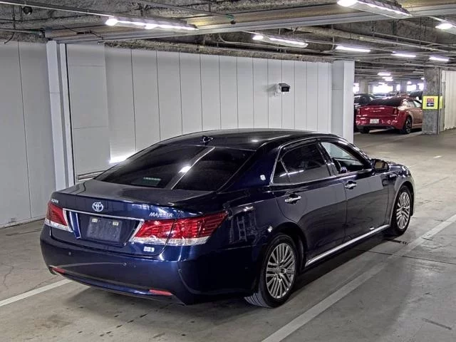 Toyota CROWN MAJESTA  с аукциона в Японии