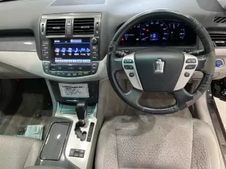 Toyota CROWN HYBRID