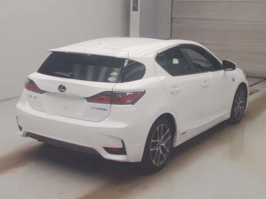 Lexus CT200h  с аукциона в Японии