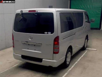 Toyota HiAce Van