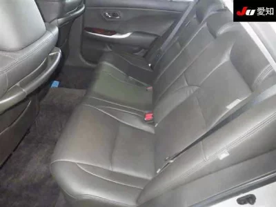 Toyota CROWN HYBRID