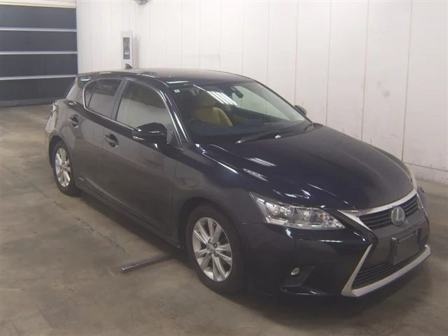 Lexus CT200h  с аукциона в Японии
