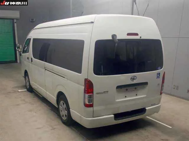 Toyota RegiusAce  с аукциона в Японии