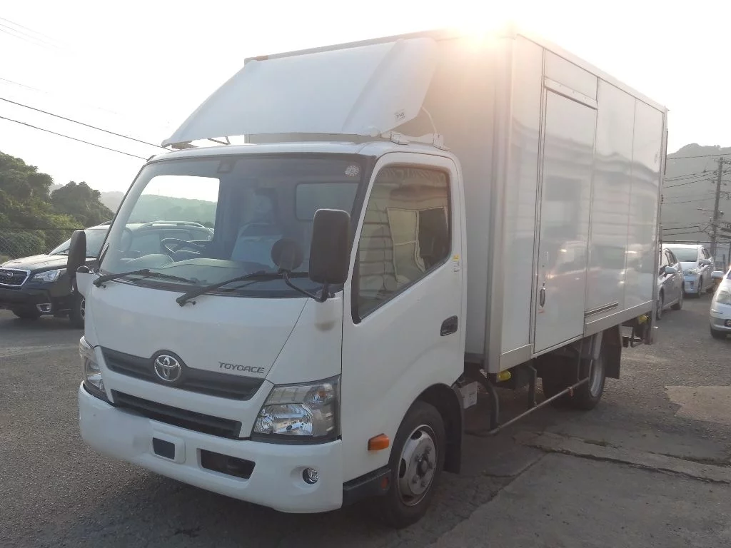 Toyota ToyoAce  с аукциона в Японии