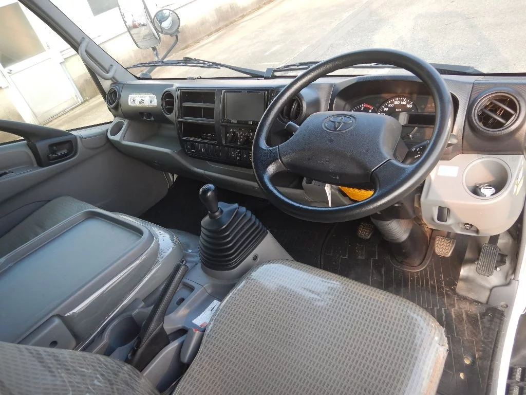 Toyota ToyoAce  с аукциона в Японии