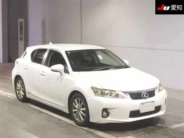Lexus CT200h  с аукциона в Японии