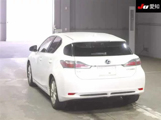Lexus CT200h  с аукциона в Японии