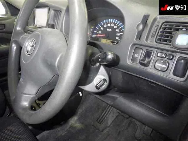 Toyota Succeed  с аукциона в Японии