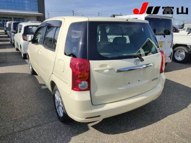 Toyota Raum  с аукциона в Японии