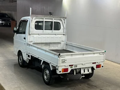 Nissan NT100 Clipper