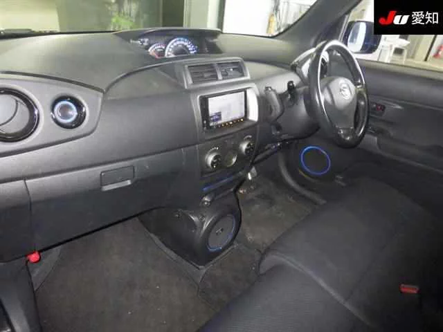 Toyota bB  с аукциона в Японии
