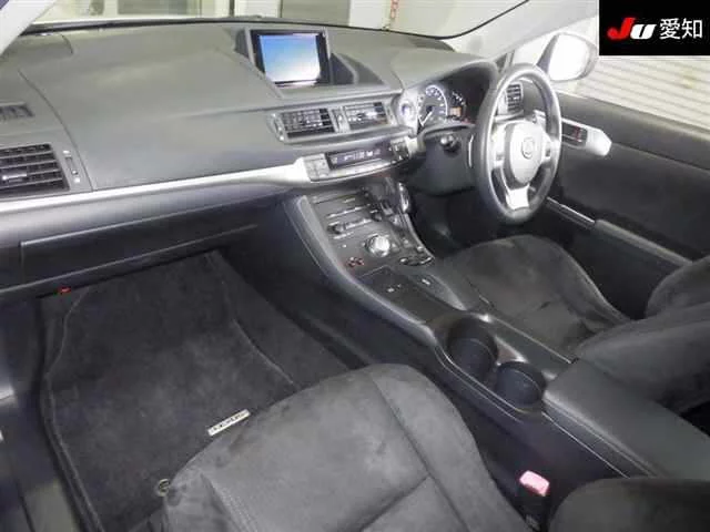 Lexus CT200h  с аукциона в Японии