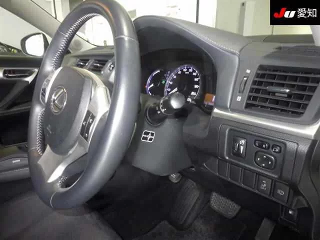 Lexus CT200h  с аукциона в Японии