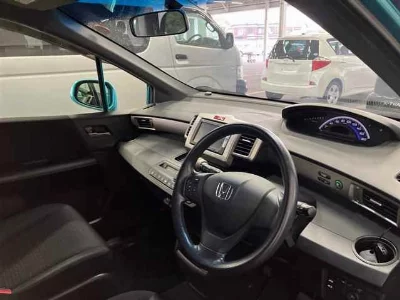 HONDA FREED SPIKE
