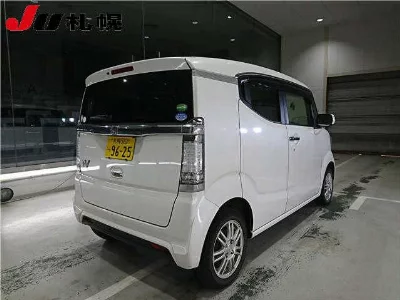 HONDA N-BOX SLASH