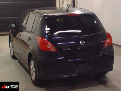 NISSAN TIIDA