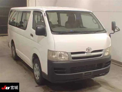 TOYOTA HIACE VAN