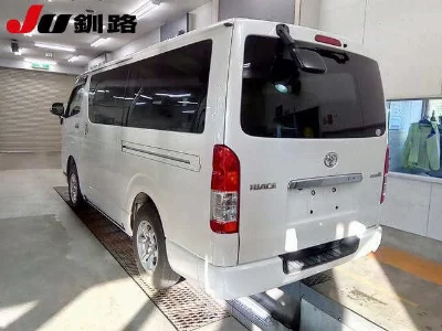 TOYOTA HIACE VAN