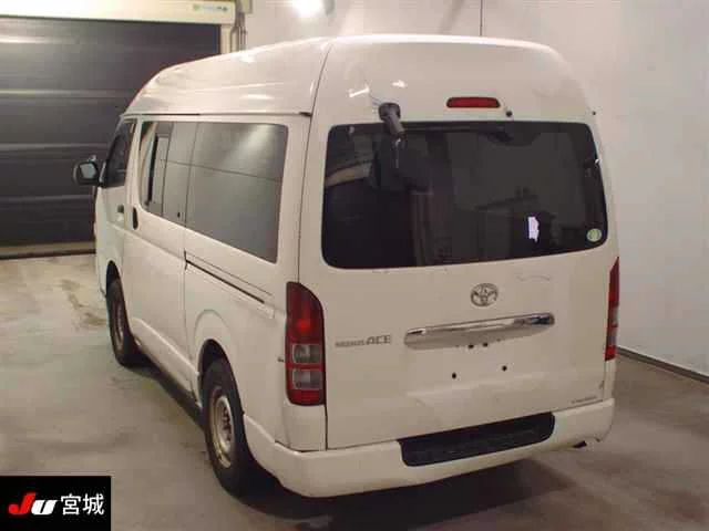 Toyota RegiusAce  с аукциона в Японии