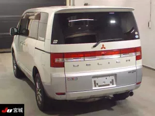 Mitsubishi DELICA D5