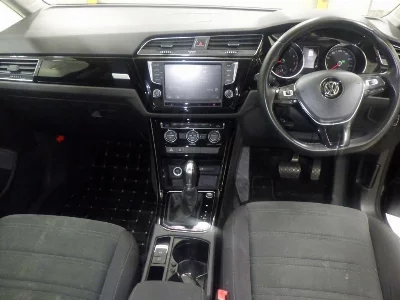 VOLKSWAGEN GOLF TOURAN