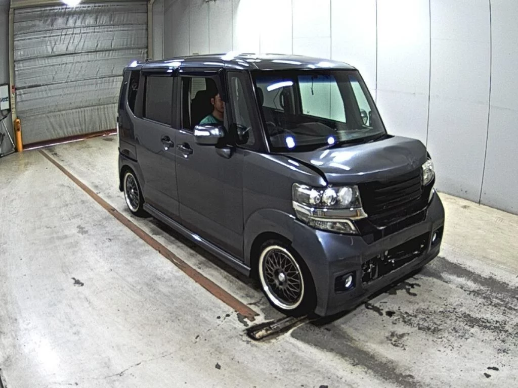 Honda N BOX CUSTOM  с аукциона в Японии