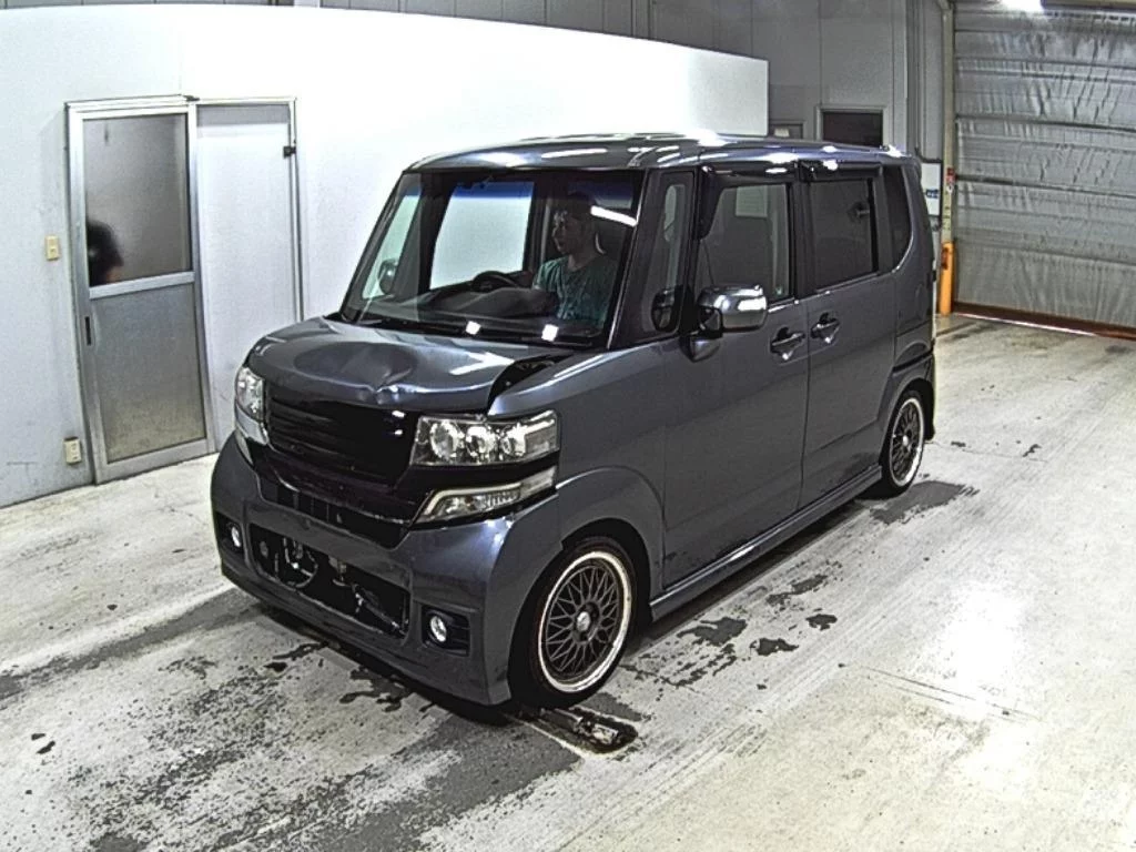 Honda N BOX CUSTOM  с аукциона в Японии