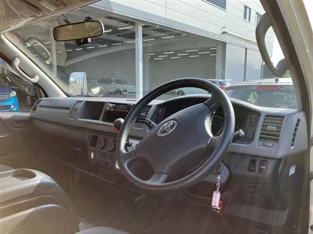 Toyota HiAce  с аукциона в Японии