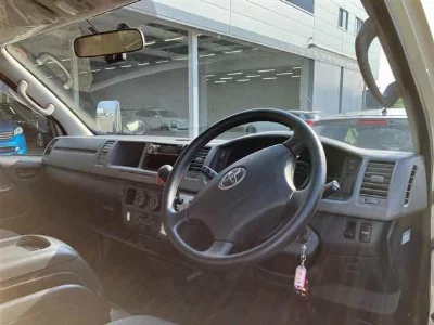 Toyota HiAce Commuter