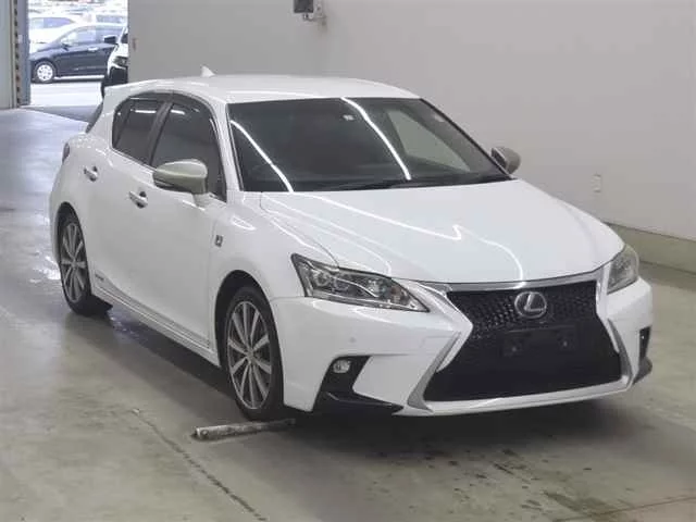 Lexus CT200h  с аукциона в Японии