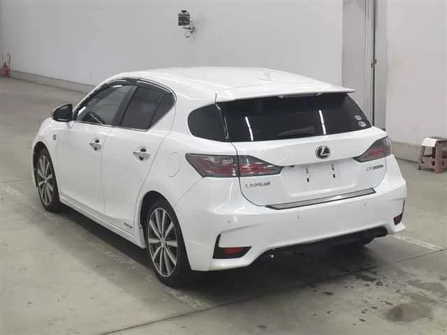 Lexus CT200h  с аукциона в Японии