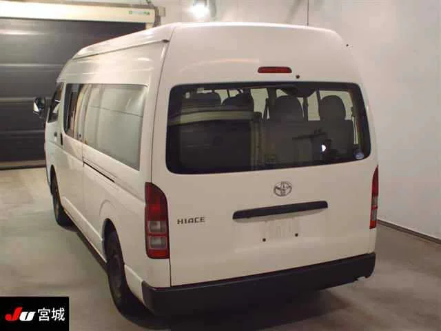 Toyota HiAce  с аукциона в Японии