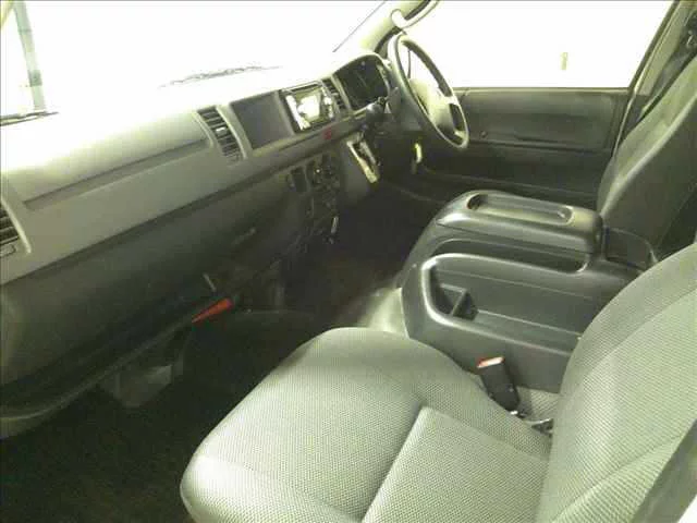 Toyota HiAce  с аукциона в Японии