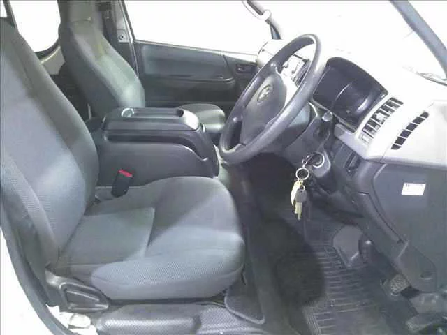 Toyota HiAce  с аукциона в Японии