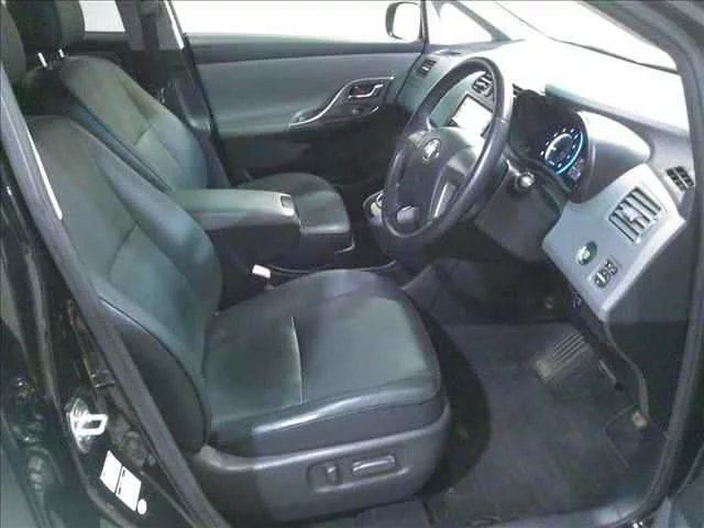 Toyota Mark X Zio  с аукциона в Японии