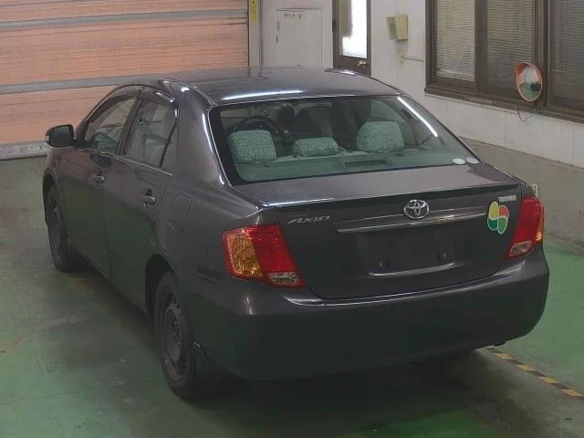 Toyota Corolla Axio  с аукциона в Японии
