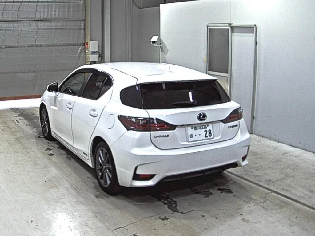 Lexus CT200h  с аукциона в Японии