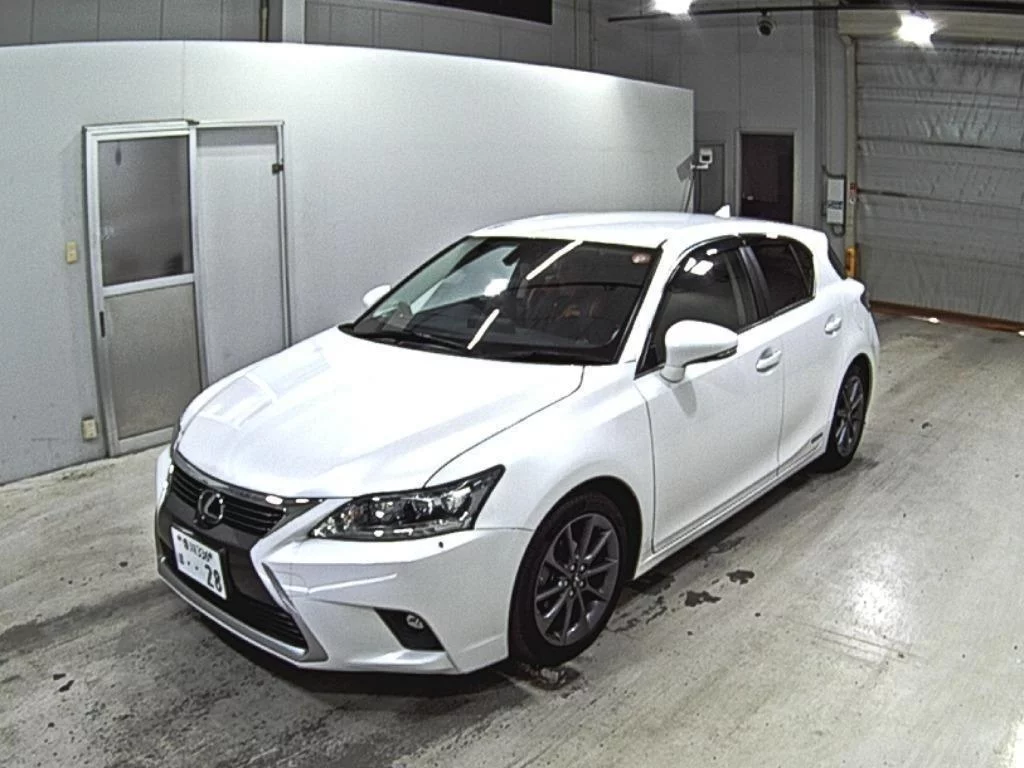 Lexus CT200h  с аукциона в Японии