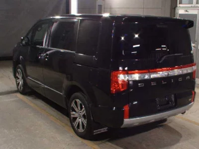Mitsubishi Delica D:5