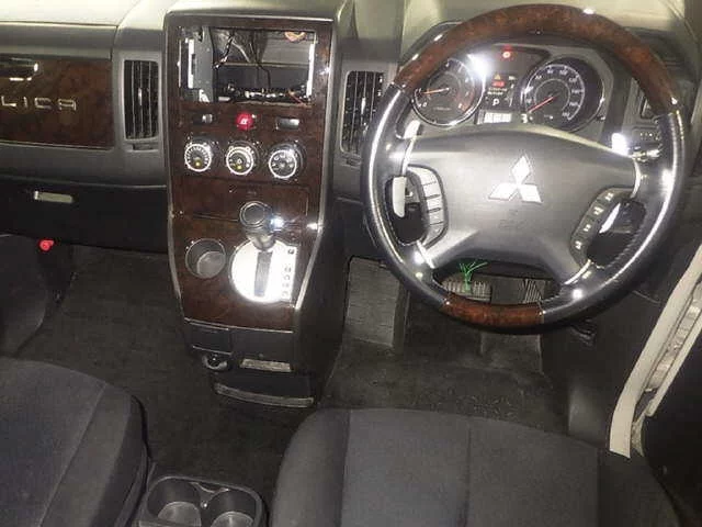 Mitsubishi Delica D:5  с аукциона в Японии